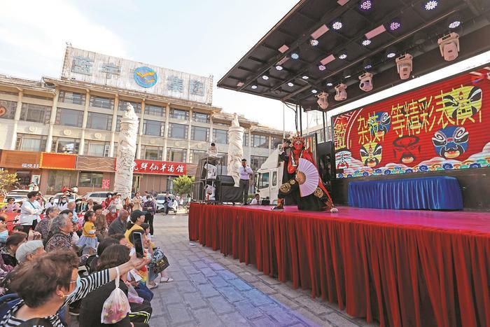 “党建+志愿” 集市惠民生