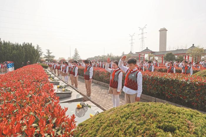 红领巾祭英烈