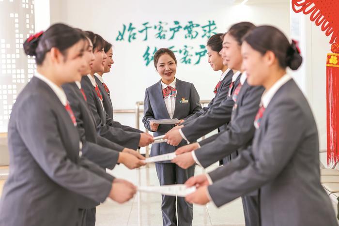 微笑传温情 供电优服务